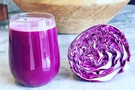 Lợi ích tuyệt vời của nước ép bắp cải tím ít người biết