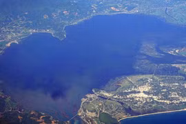 Ngắm các thành phố, thắng cảnh Việt Nam từ bầu khí quyển