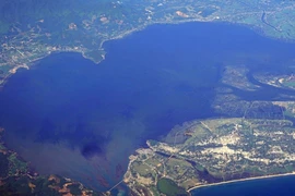 Ngắm các thành phố, thắng cảnh Việt Nam từ bầu khí quyển