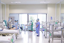 Dùng dao lam thải máu độc chữa bệnh: Trẻ 10 tuổi suy đa tạng, tử vong