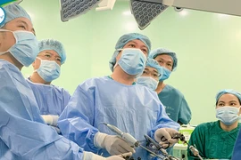 8 giờ kịch tính cứu bé trai 14 tuổi huyết áp cao do bệnh hiếm