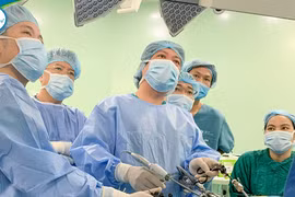 8 giờ kịch tính cứu bé trai 14 tuổi huyết áp cao do bệnh hiếm