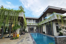 Cận cảnh biệt thự “đi mỏi chân” của Quách Thành Danh