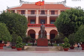 Thăm Bảo tàng Hồ Chí Minh ngày sinh nhật Bác Hồ