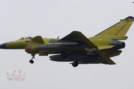 Cận cảnh tiêm kích J-10C “nửa nạc nửa mỡ” của Trung Quốc