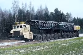 Chết khiếp siêu xe "quái vật" tải trọng 100 tấn của Liên Xô