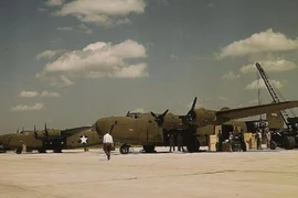 Ảnh màu phi đội chiến đấu cơ hùng mạnh của Mỹ trong CTTG 2