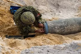 Không có chiến tranh: Công binh Canada vẫn phải đi gỡ bom