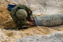 Không có chiến tranh: Công binh Canada vẫn phải đi gỡ bom