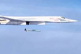 Sởn gai ốc với tên lửa hành trình Kh-555 của Nga