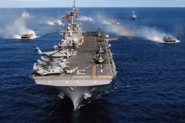 Bên trong lớp tàu sân bay trá hình của Hải quân Mỹ