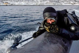 Không tưởng: Người nhái Nga lặn còn sâu hơn cả tàu ngầm Mỹ