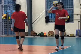 "Khủng long" bóng chuyền nữ Việt Nam: 16 tuổi, cao 1m83 