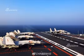 Tàu sân bay Liêu Ninh bất ngờ tập trận gần Đài Loan