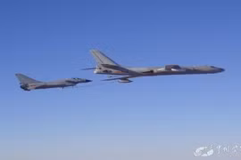 Choáng nặng: J-10 Trung Quốc chỉ bay được liên tục ba tiếng