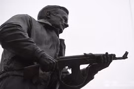 Nga khánh thành tượng đài "cha đẻ" AK-47 ở Moscow
