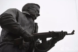 Nga khánh thành tượng đài "cha đẻ" AK-47 ở Moscow