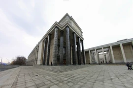 Choáng ngợp thư viện cổ lộng lẫy