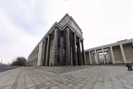 Choáng ngợp thư viện cổ lộng lẫy