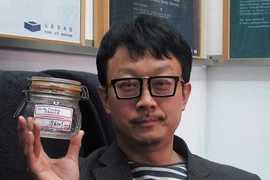 Đấu giá bình không khí nước Pháp siêu đắt