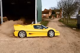 Xem Ferrari, Lamborghini “đốt lốp”, gầm rú cực phê