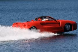 Siêu xe kỳ dị đi phăm phăm trên...mặt nước