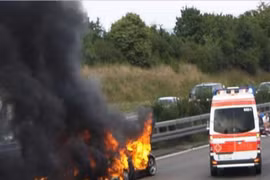 Siêu bò Lamborghini Murcielago cháy ngùn ngụt, hun chết 2 người 