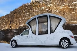 Siêu xe đón dâu kì dị hình xe ngựa thời trung cổ