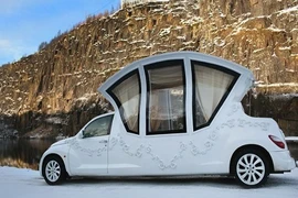 Siêu xe đón dâu kì dị hình xe ngựa thời trung cổ