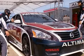 Xe đua Nissan Altima bất ngờ lộ diện
