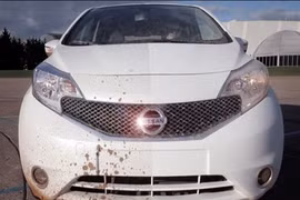 Xe hơi Nissan có thể tự rửa sạch bùn đất
