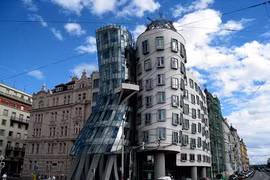 Ngắm tòa nhà nhảy múa đầy quyến rũ