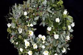 Tận mục vòng hoa siêu đắt dịp Giáng sinh