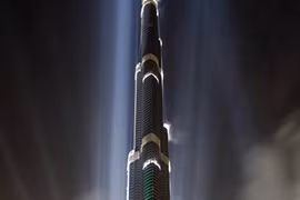 Thang máy ở tòa nhà chọc trời khủng tới mức nào?