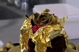 Clip: Công đoạn chế món ăn bằng vàng siêu đắt 