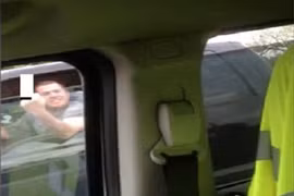 Dính tai nạn vì cả gan trêu nữ tài xế