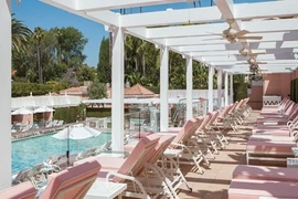 Khách sạn siêu đẹp Beverly Hills bỗng bị sao tẩy chay