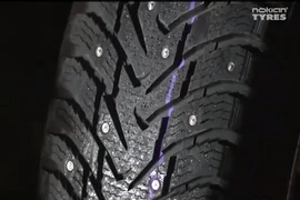 Lốp xe gắn đinh khiến "đinh tặc" chết sặc