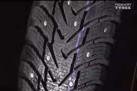 Lốp xe gắn đinh khiến "đinh tặc" chết sặc