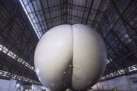 Khinh khí cầu lớn nhất thế giới hình “nhạy cảm“