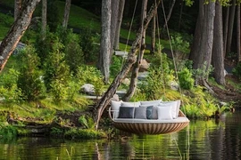 Đại gia chơi trội, mắc giường nghìn đô giữa đường