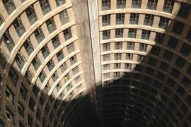 Rùng mình cao ốc không đáy dẫn tới địa ngục