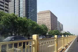 Hàng rào phân cách bằng vàng độc nhất vô nhị