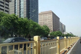 Hàng rào phân cách bằng vàng độc nhất vô nhị