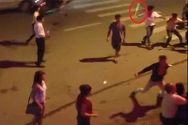 Hỗn chiến kinh hoàng giữa đường phố Hà Nội