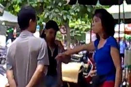 Xôn xao clip “vợ tát chồng giữa phố"