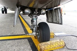 Máy bay Vietnam Airlines rơi lốp do phụ tùng sai quy cách?