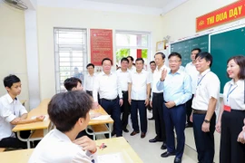 Phó Thủ tướng kiểm tra công tác tổ chức thi tốt nghiệp THPT tại Nghệ An