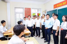 Phó Thủ tướng kiểm tra công tác tổ chức thi tốt nghiệp THPT tại Nghệ An