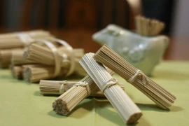 Không thể tin những chiếc tăm được tạo ra như thế này